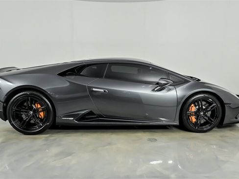 Used 2020 Lamborghini Huracan EVO RWD image 10