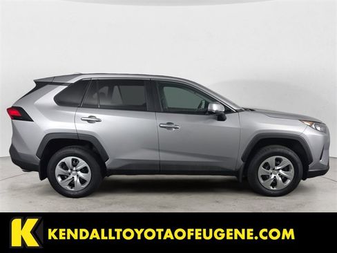 Used 2022 Toyota RAV4 LE image 6