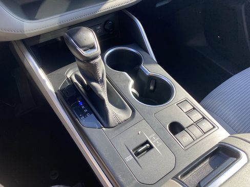 Used 2023 Toyota Highlander LE image 15