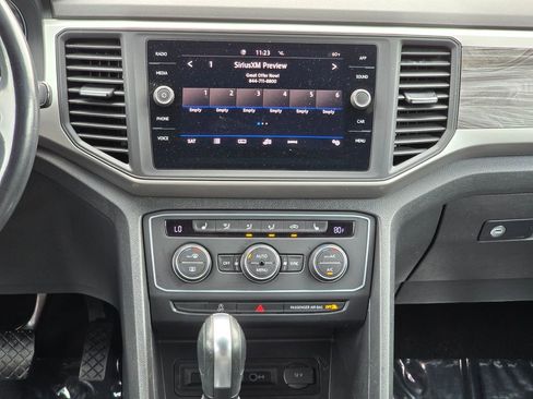 Used 2020 Volkswagen Atlas Cross Sport SE image 32
