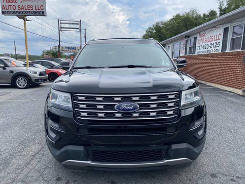 Used 2017 Ford Explorer XLT w/ Equipment Group 202A AWD/4WD image 2