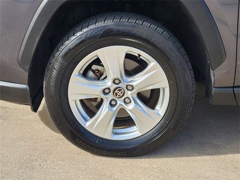 Used 2021 Toyota RAV4 XLE image 10