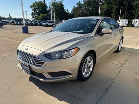 Used 2018 Ford Fusion SE FWD image 7