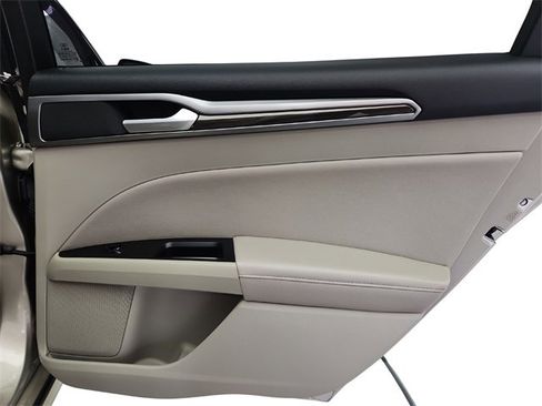 Used 2018 Ford Fusion SE w/ Fusion SE Technology Package image 25