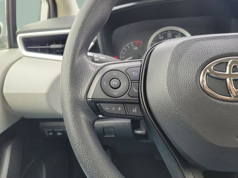 Used 2022 Toyota Corolla LE image 9