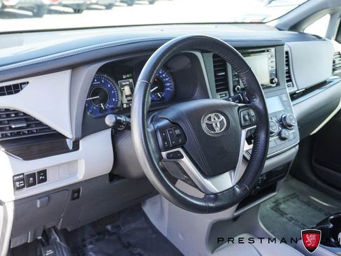 Used 2019 Toyota Sienna XLE w/ XLE Navigation Package FWD image 25