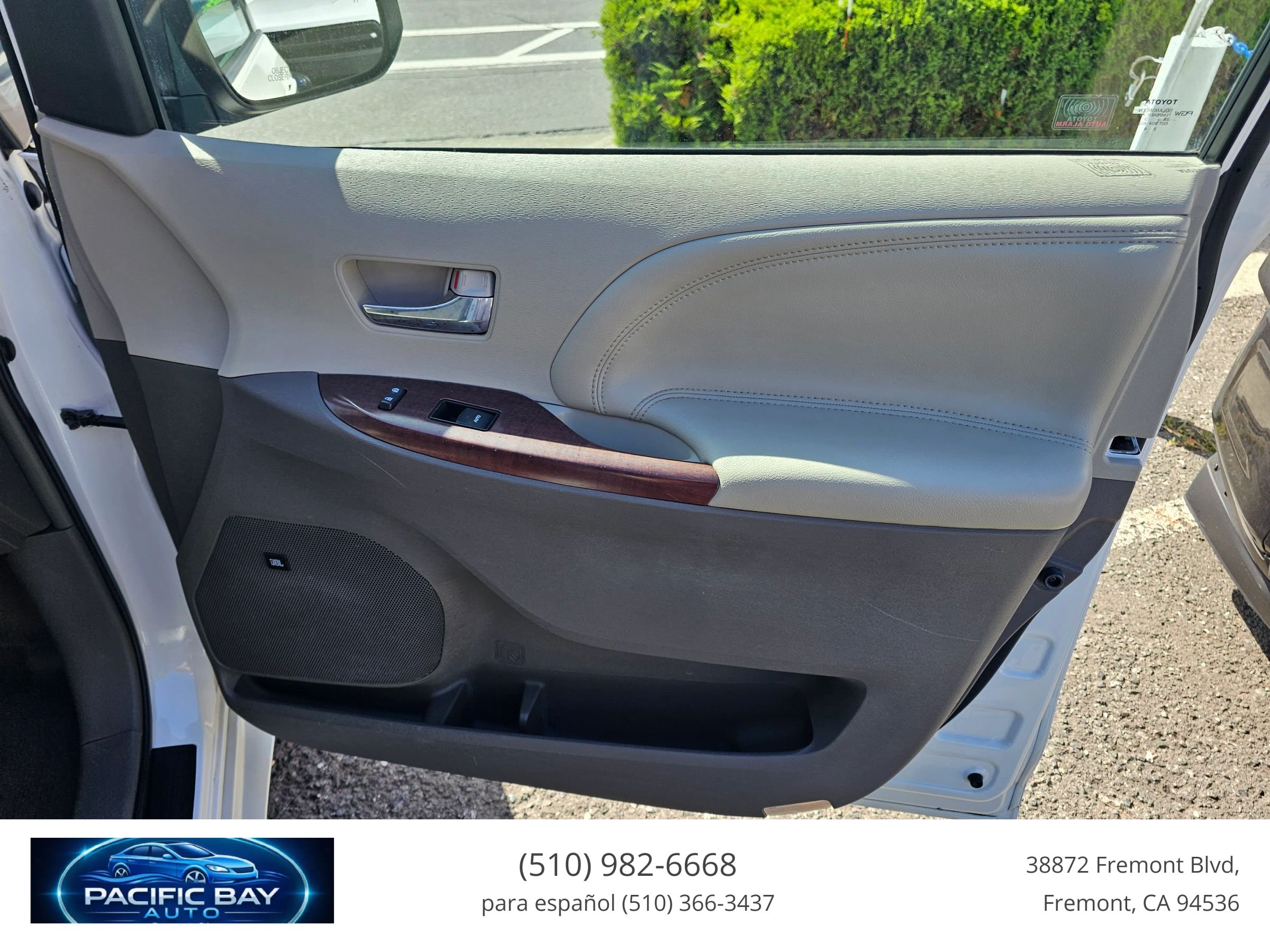 Used 2013 Toyota Sienna Limited w/ Premium Pkg FWD image 32