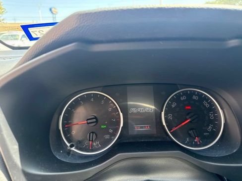 Used 2021 Toyota RAV4 XLE w/ Carpet Mat Package (TMS) FWD image 13