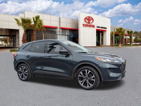 Used 2022 Ford Escape SE w/ SE Sport Appearance Package image 2