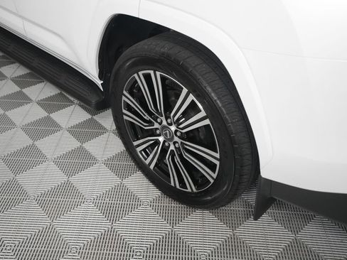 Used 2024 Lexus LX 600 4WD w/ Luxury Package image 8