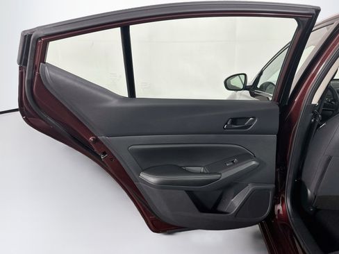 Used 2024 Nissan Altima 2.5 SV FWD image 24