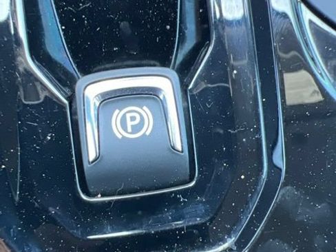 Used 2024 Chevrolet Colorado Trail Boss w/ Technology Package AWD/4WD image 18