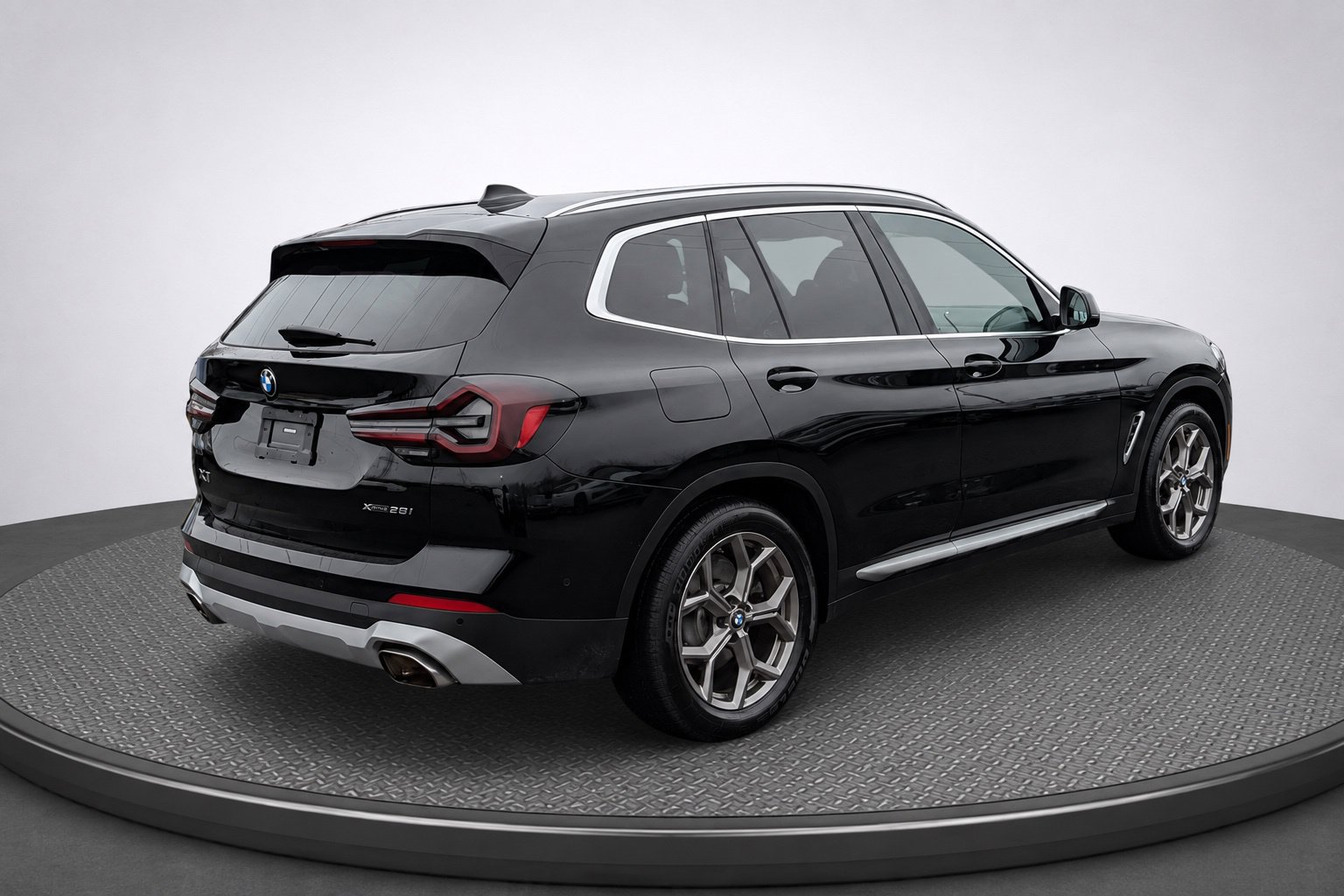 Used 2023 BMW X3 xDrive30i w/ Parking Assistance Package AWD/4WD image 4