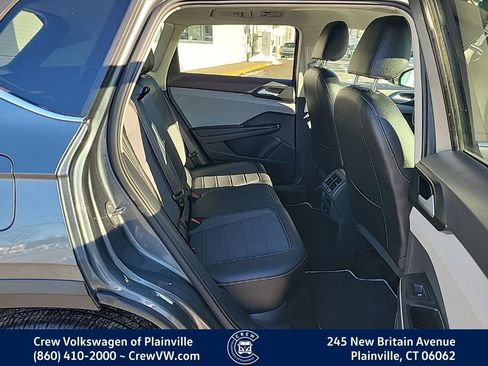 Certified 2022 Volkswagen Taos SE w/ Panoramic Sunroof Package image 15