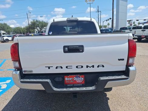 Used 2018 Toyota Tacoma TRD Off-Road AWD/4WD image 5