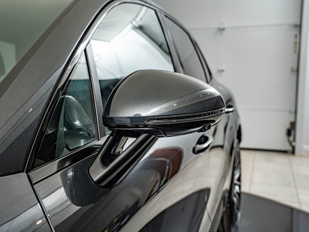 Certified 2026 Porsche Macan AWD/4WD image 12