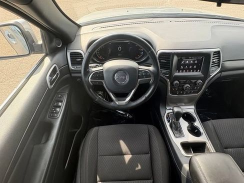 Used 2020 Jeep Grand Cherokee Laredo w/ Security & Convenience Group AWD/4WD image 13