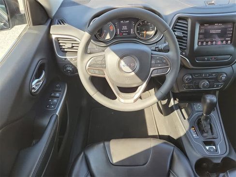 Used 2020 Jeep Cherokee Latitude Plus image 15