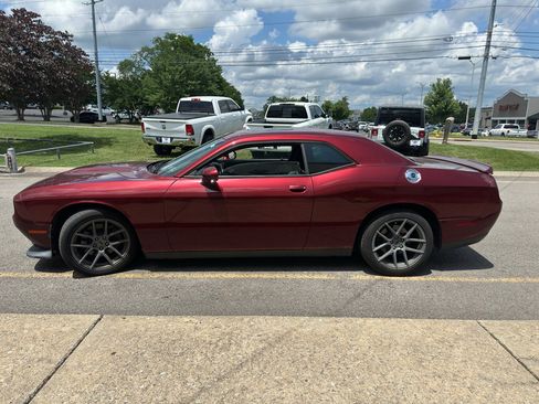 Used 2019 Dodge Challenger R/T w/ Driver Convenience Group RWD image 7
