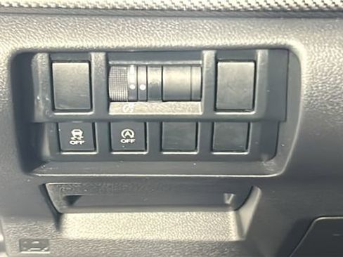 Used 2020 Subaru Crosstrek 2.0i AWD/4WD image 20