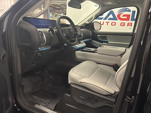 New 2026 Ford Expedition Platinum image 21