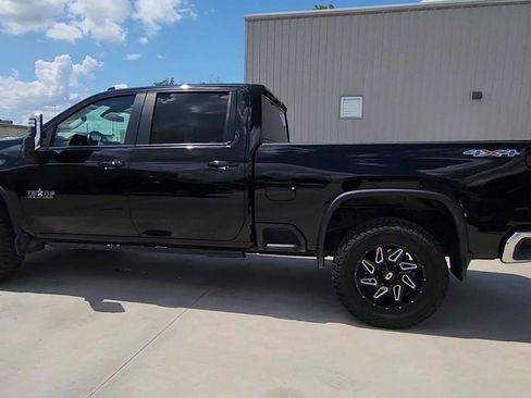 Used 2024 Chevrolet Silverado 2500 LT w/ Texas Edition AWD/4WD image 6