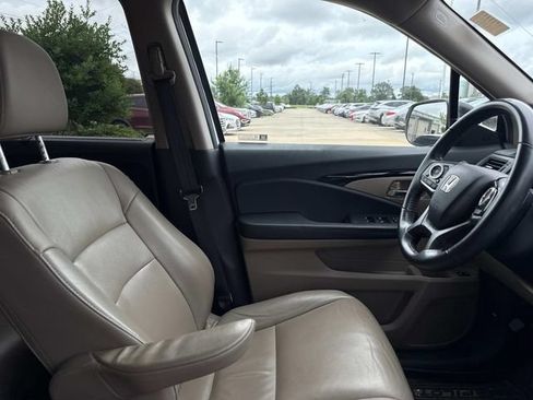 Used 2022 Honda Pilot Touring image 12