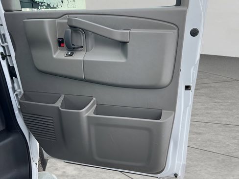 Used 2024 Chevrolet Express 2500 w/ Driver Convenience Package image 33