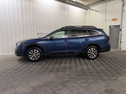 Used 2020 Subaru Outback Premium image 2