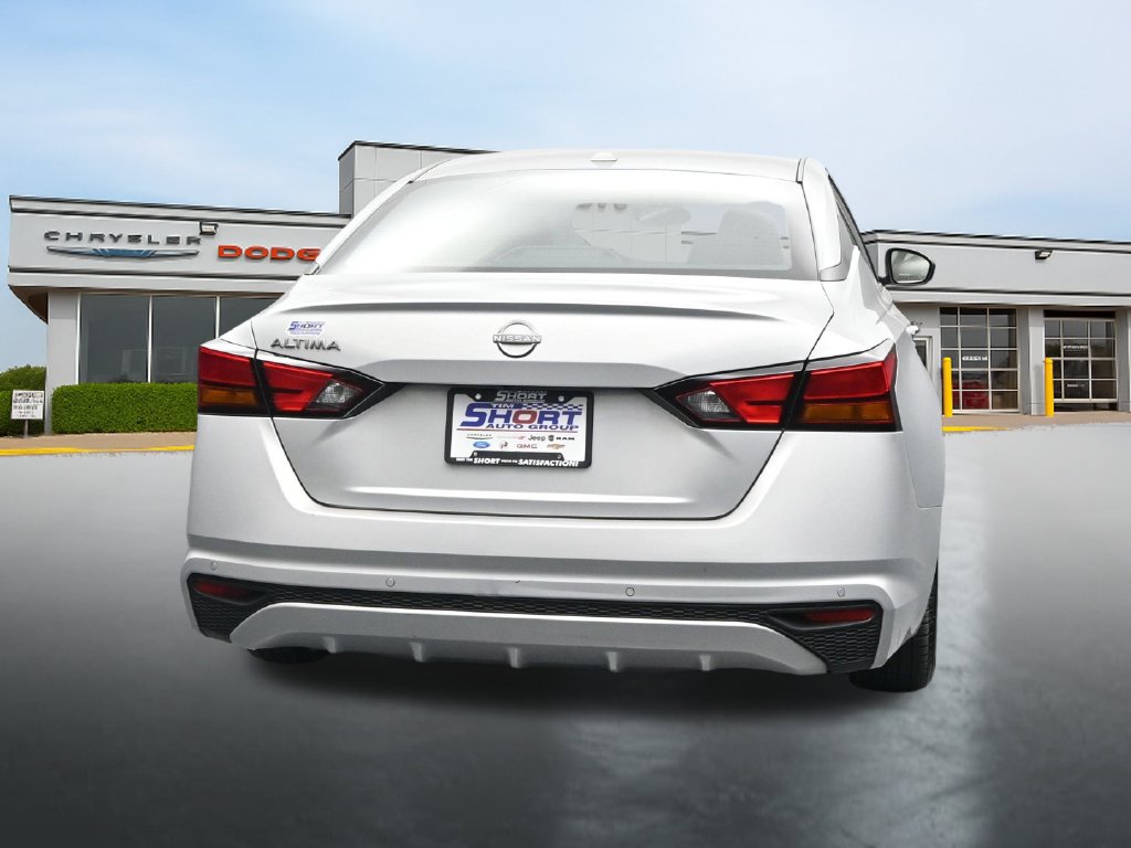 Used 2025 Nissan Altima 2.5 SV FWD image 4