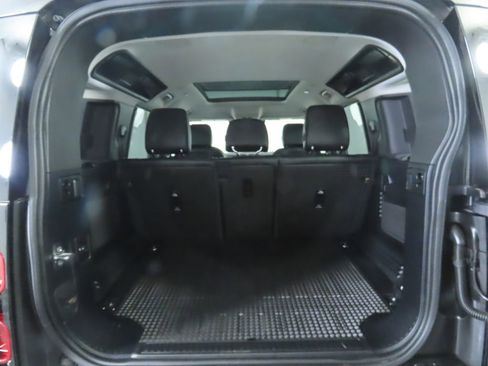 Used 2022 Land Rover Defender 110 SE image 28