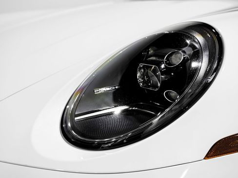Used 2023 Porsche 911 Carrera w/ Premium Package RWD image 34