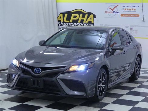 Used 2023 Toyota Camry SE image 4