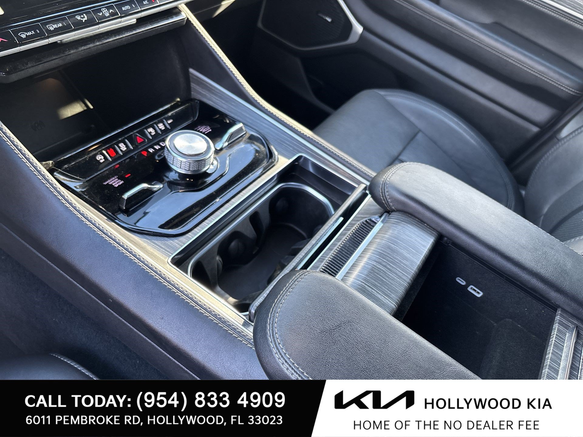 Used 2024 Jeep Wagoneer L Series III w/ Flexible Seating Group AWD/4WD image 22
