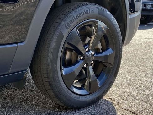 Used 2020 Jeep Cherokee Latitude Plus image 11