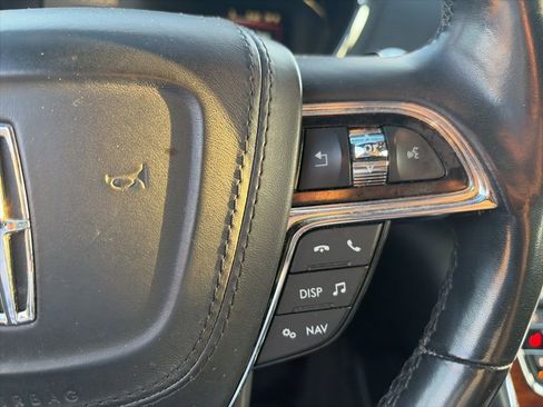 Used 2018 Lincoln Continental Select image 14