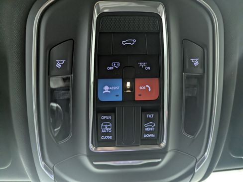 New 2025 Jeep Grand Cherokee Altitude image 31
