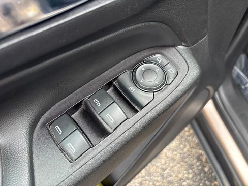 Used 2019 Chevrolet Equinox LT FWD image 15