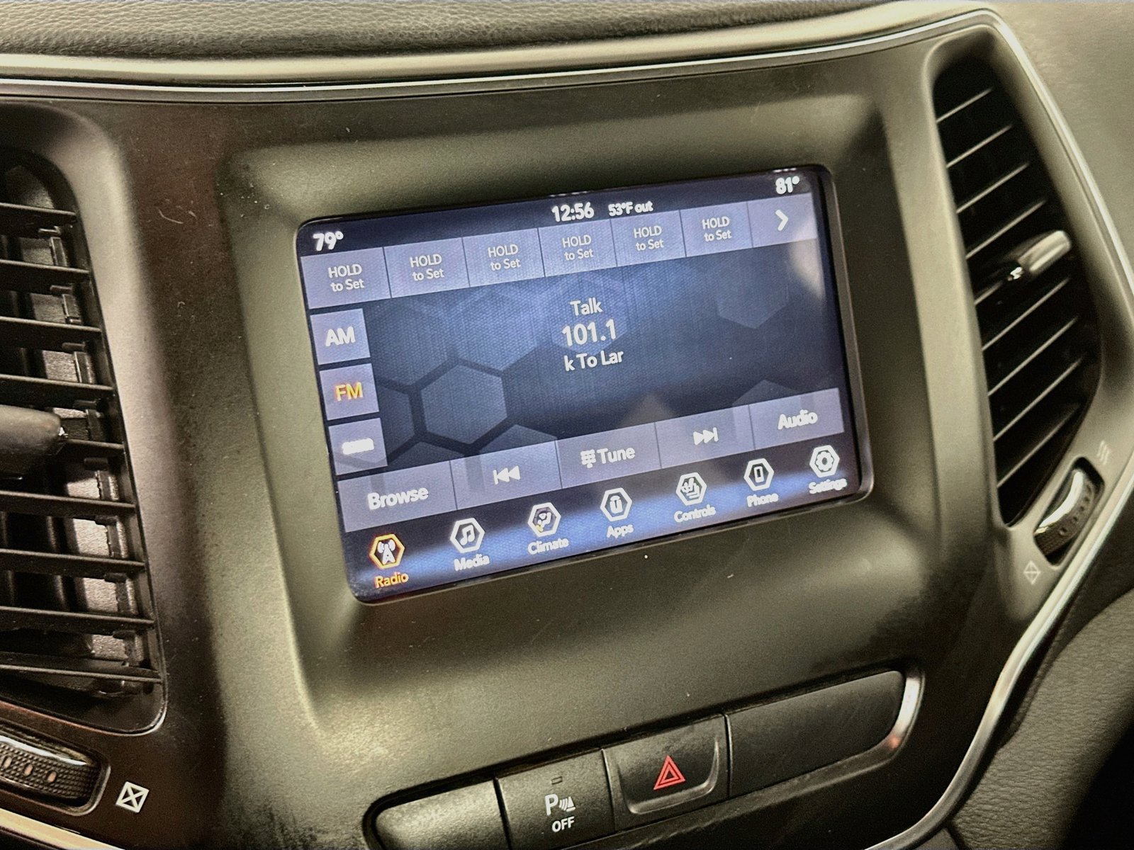 Used 2019 Jeep Cherokee Latitude Plus w/ Comfort/Convenience Group AWD/4WD image 15