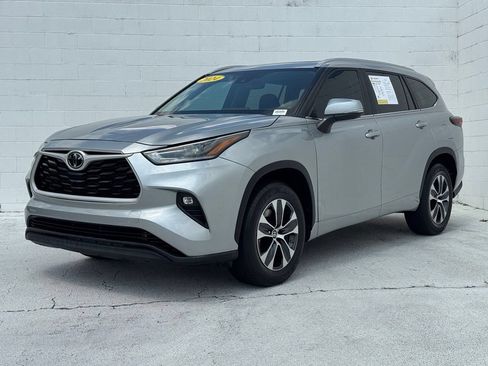 Used 2024 Toyota Highlander XLE FWD image 10
