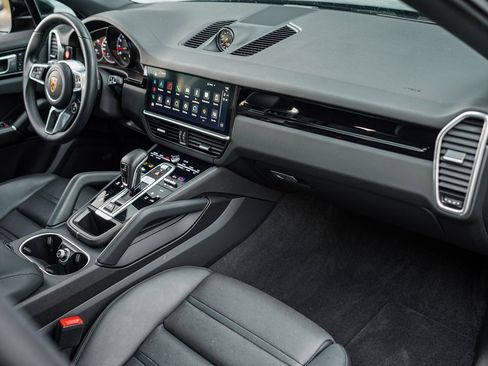 Used 2023 Porsche Cayenne Base w/ Premium Package image 22
