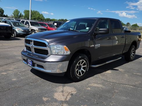 Used 2019 RAM 1500 Classic SLT AWD/4WD image 3