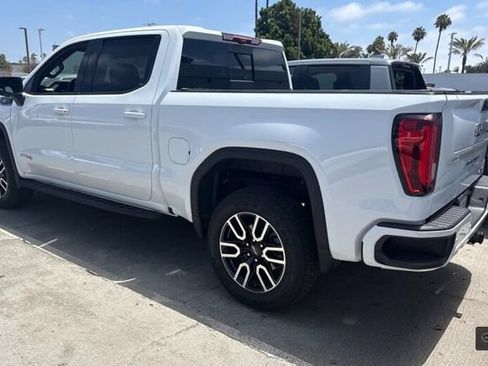 Used 2025 GMC Sierra 1500 AT4 w/ AT4 Premium Package AWD/4WD image 4