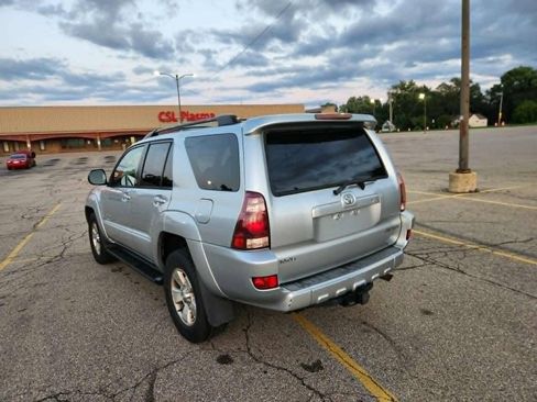 Used 2005 Toyota 4Runner SR5 AWD/4WD image 6