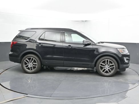 Used 2017 Ford Explorer Sport AWD/4WD image 4