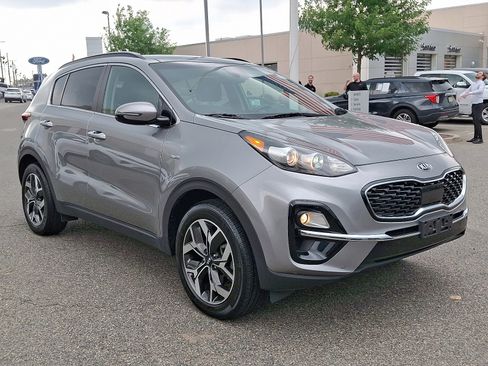 Used 2022 Kia Sportage EX w/ EX Technology Package image 3