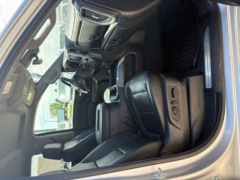 Used 2019 Chevrolet Silverado 1500 LTZ w/ LTZ Plus Package AWD/4WD image 18