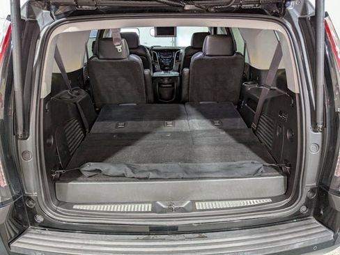 Used 2016 Cadillac Escalade Luxury image 32