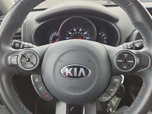 Used 2017 Kia Soul + w/ Designer's Package FWD image 8