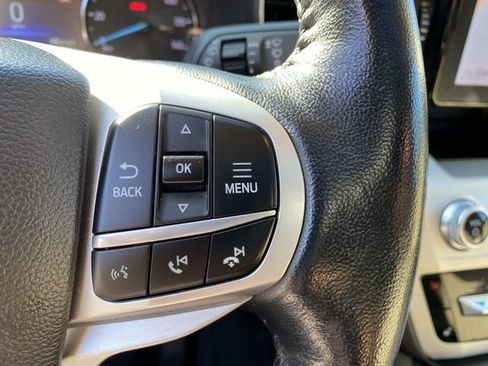 Used 2022 Ford Explorer XLT w/ Equipment Group 202A AWD/4WD image 16